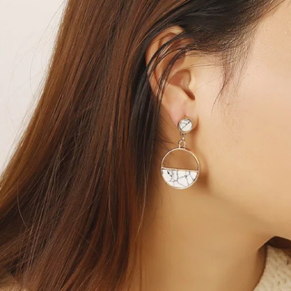 NWOT gold/white marble geometric circle earrings - Picture 3 of 7